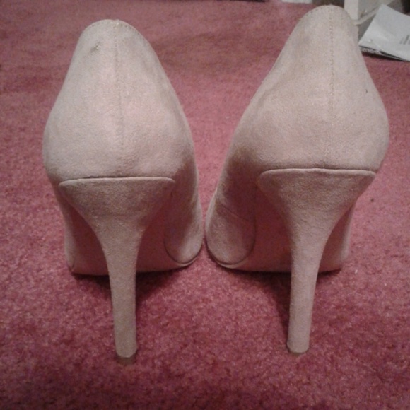 Heels - Picture 4 of 4